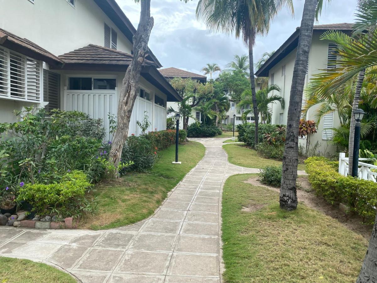 קינגסטון Finest Accommodation Renfrew Place 4-12 Renfrew Rd 2 Bedroom 2 Bat Apt # 15 New Kinston Jamaica מראה חיצוני תמונה